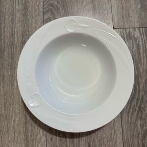 Vintage Mikasa‎ White Classic Fair Dinnerware Large Bowl Embossed Calla Lilies